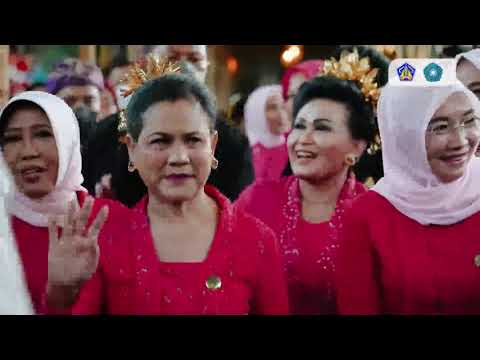 testimoni-ibu-gubernur-bali-pada-parade-perempuan-berkebaya-adat-bali