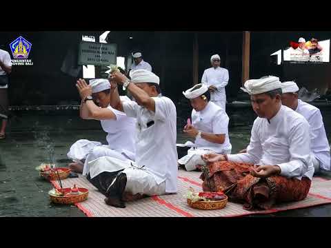 gubernur-bali-wayan-koster-melaksanakan-persembahyangan-di-kawasan-pura-agung-besakih