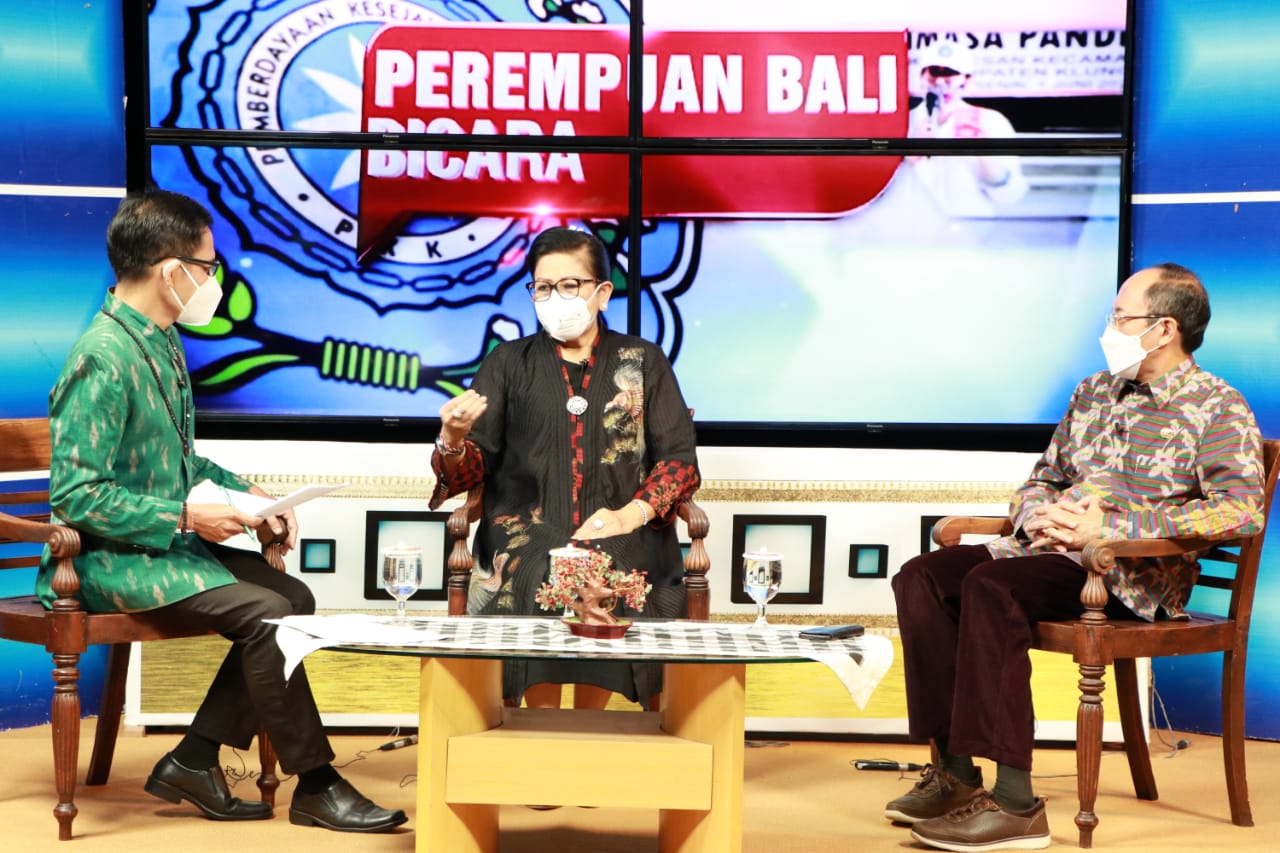 pemprov-bali-permudah-program-vaksinasi-covid-19-ny-putri-koster-ajak-semua-warga-ikut-vaksinasi