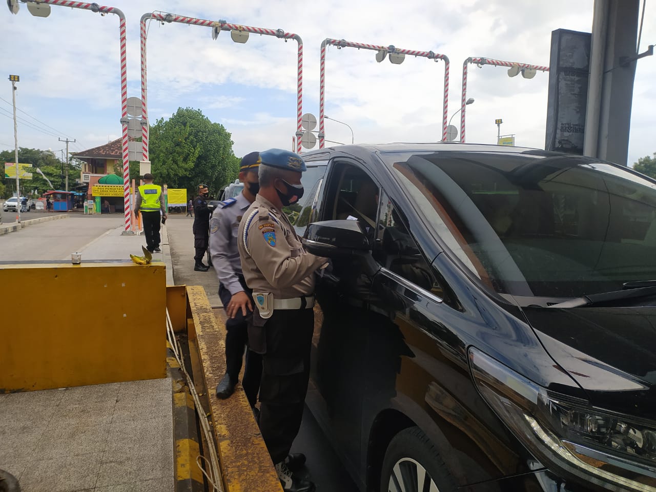 pintu-masuk-dan-lintasan-utama-bali-disekat-berlapis