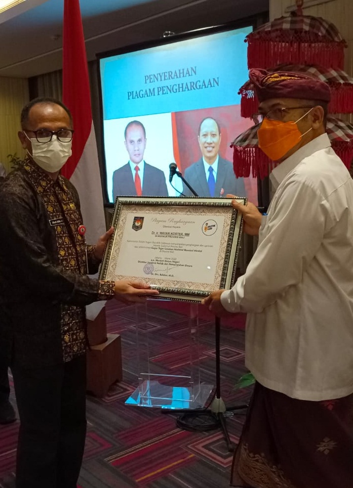badan-kesbangpol-provinsi-bali-mewakili-pemerintah-provinsi-bali-menerima-penghargaan-gnrm