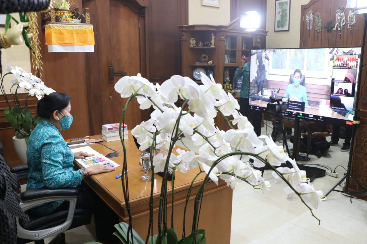 wujudkan-bali-bebas-darurat-sampah-ny-putri-koster-gencar-sosialisasikan-pengelolaan-sampah-berbasis-sumber-yang-diperkuat-tps-3r
