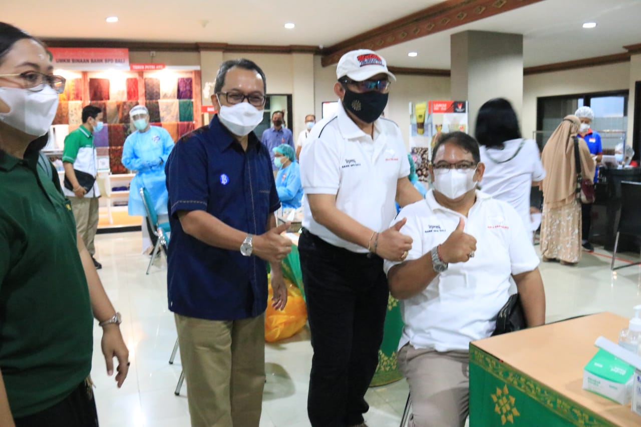 wagub-cok-ace-vaksinasi-tiga-kawasan-zona-hijau-dekati-seratus-persen