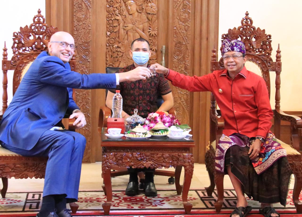bertemu-gubernur-koster-dubes-republik-ceko-nikmati-kualitas-arak-bali
