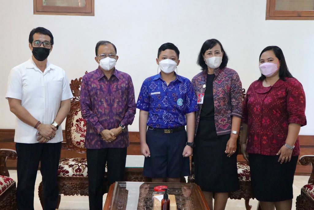 gubernur-koster-apresiasi-torehan-medali-perunggu-siswa-sd-asal-bali-di-ajang-imso-2021