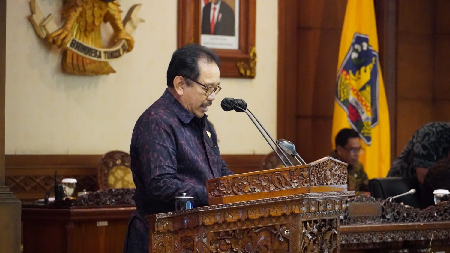 eksekutif-dan-legislatif-provinsi-bali-saling-dukung-pembahasan-raperda-pada-sidang-yang-dihadiri-wagub-cok-ace