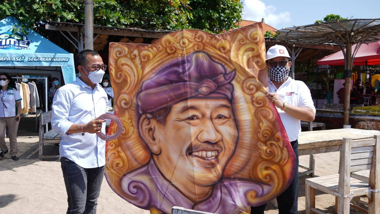 wagub-cok-ace-buka-pameran-umkm-layang-layang-expo-2021