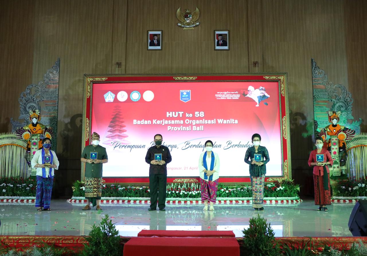 hadiri-hut-bkow-wagub-cok-ace-puji-semangat-perempuan-di-tengah-pandemi