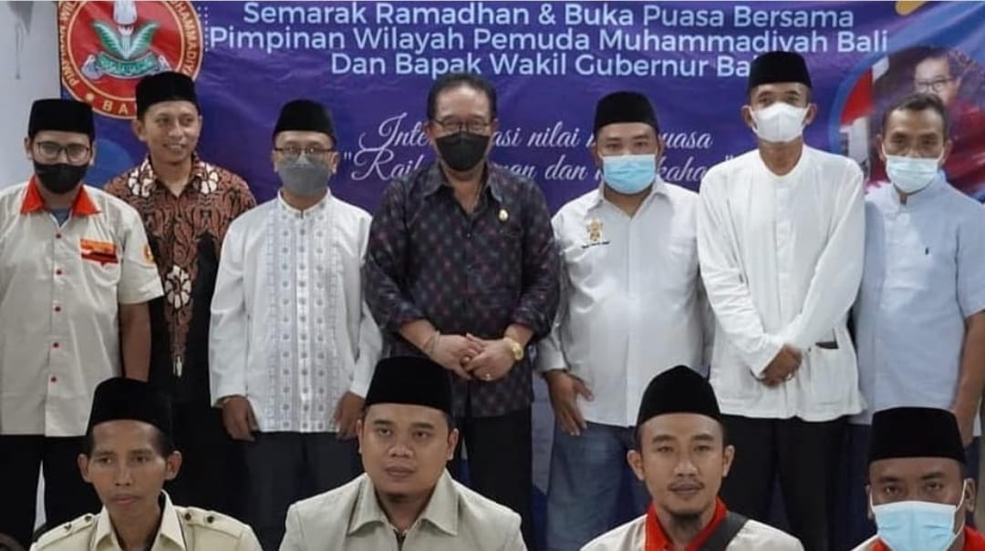 pererat-silahturahmi-kesbangpol-dampingi-wakil-gubernur-bali-hadiri-buka-puasa-pemuda-muhammadiyah