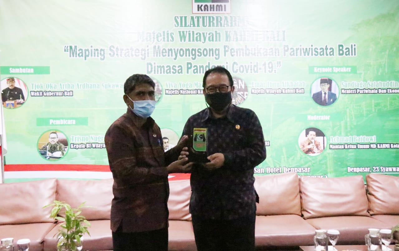 di-hadapan-anggota-kahmi-wagub-cok-ace-paparkan-strategi-pemerintah-pulihkan-ekonomi-bali