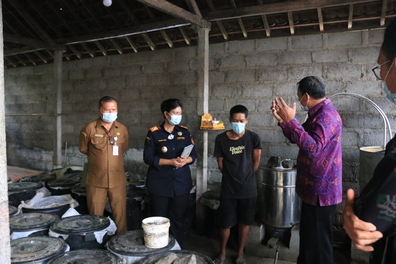 muliakan-keberadaan-arak-pemprov-bali-gencarkan-pembinaan-dan-sosialisasi-pergub-no-1-tahun-2020