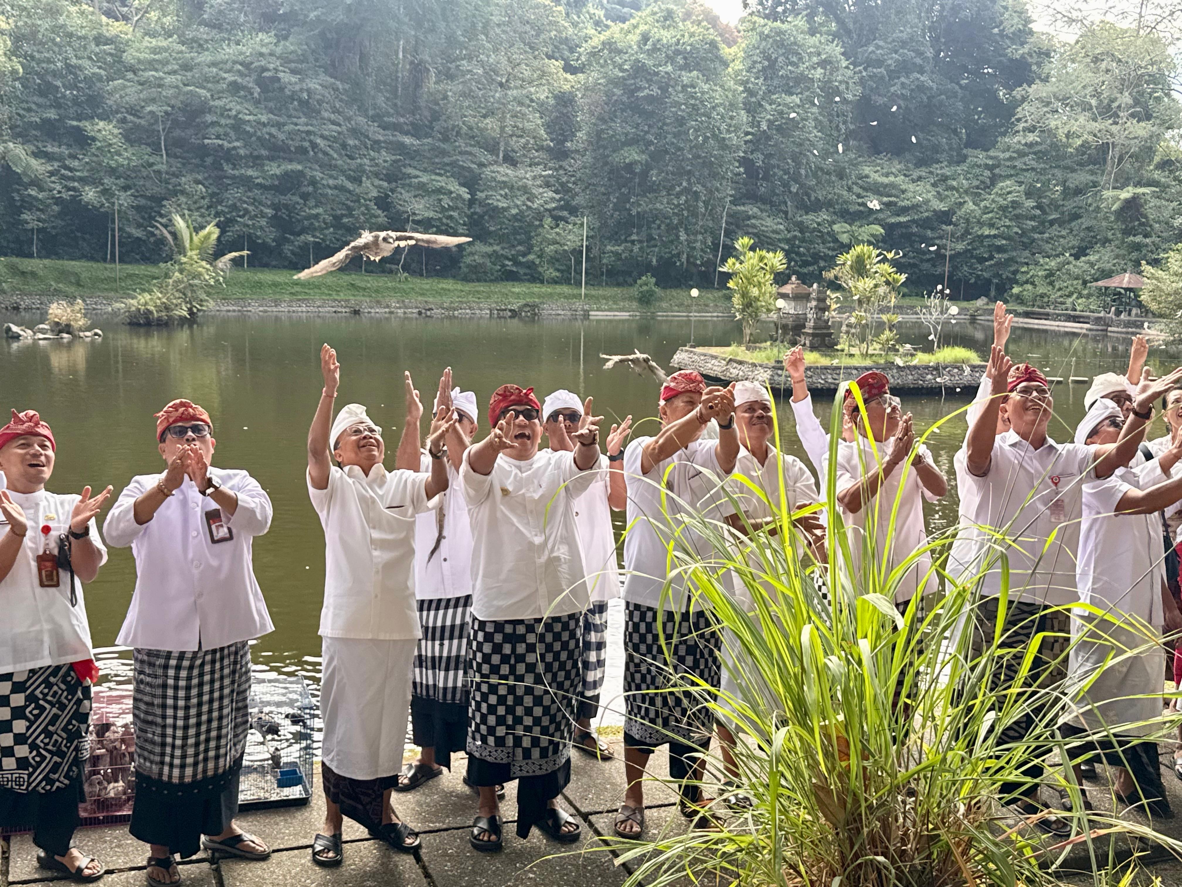tumpek-uye-dirayakan-serentak-di-bali-perkuat-kepedulian-terhadap-satwa-dan-alam