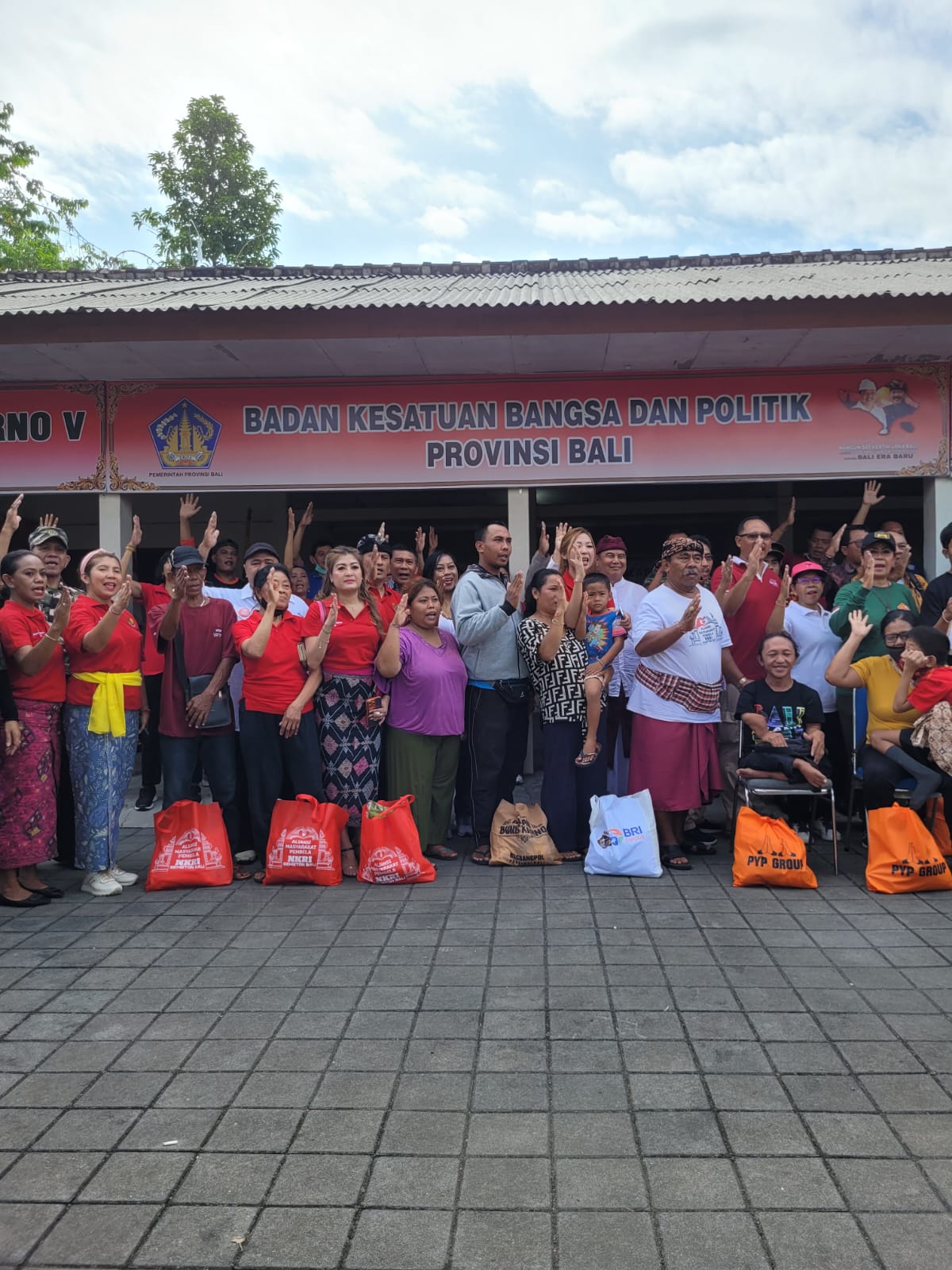 karya-bhakti-sosial-kbs-badan-kesbangpol-provinsi-bali-laksanakan-penanaman-pohon