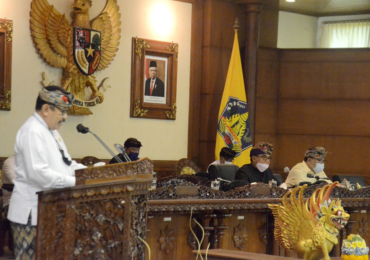 wagub-cok-ace-sampaikan-pendapat-gubernur-terkait-rancangan-perda-provinsi-bali-tentang-perubahan-ketiga-atas-perda-nomor-3-tahun-2011-tentang-retribusi-jasa-usaha