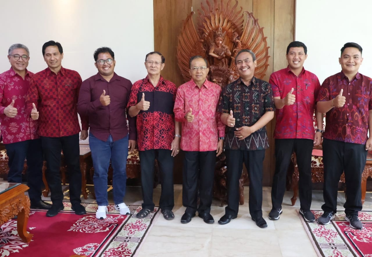 gubernur-bali-wayan-koster-terima-audiensi-panitia-perayaan-hut-mgpssr-tahun-202
