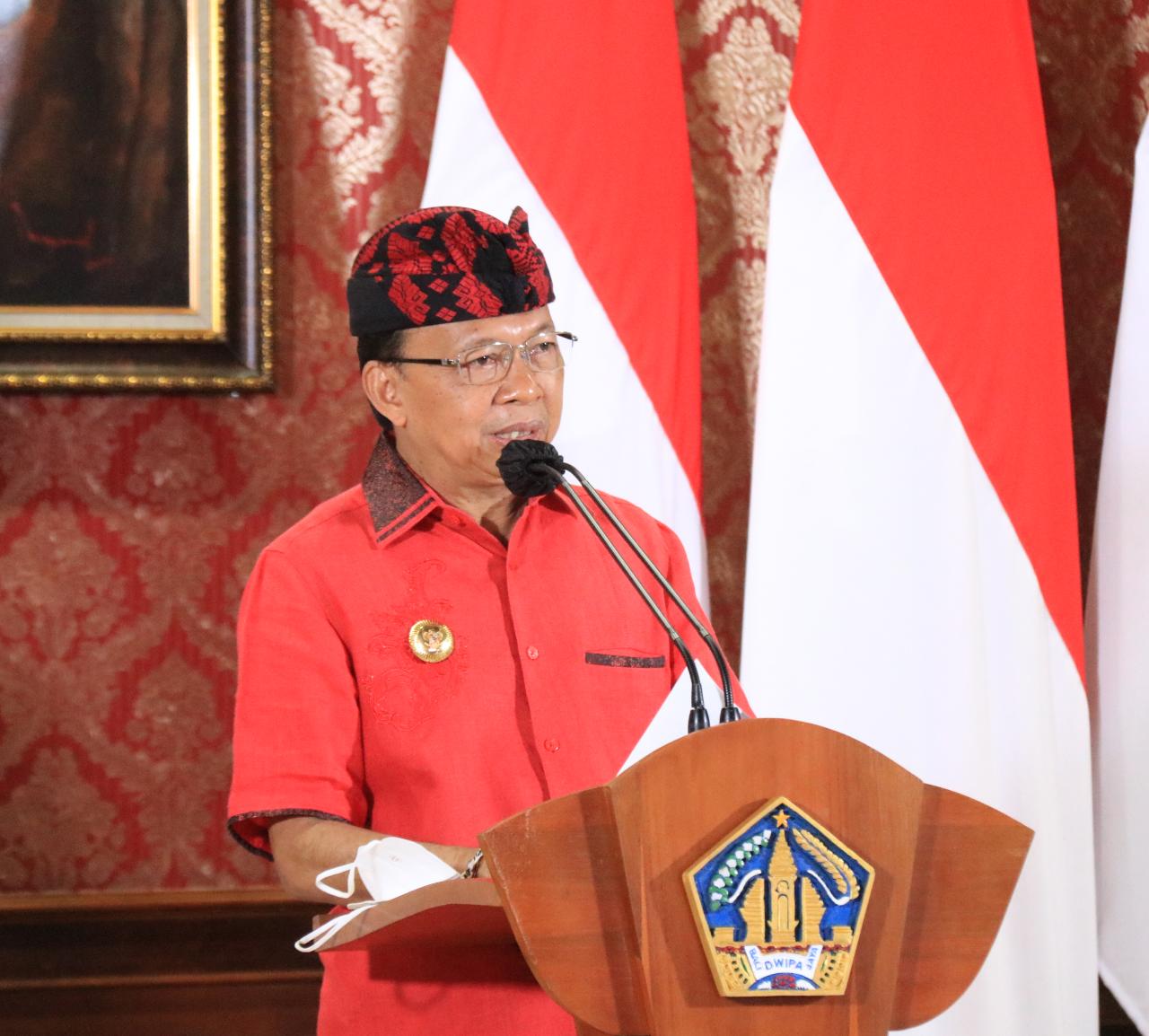 gubernur-koster-penggunaan-kain-tenun-endek-bali-adalah-upaya-pemerintah-promosikan-keunikan-produk-budaya-lokal-di-kancah-nasional-dan-internasional