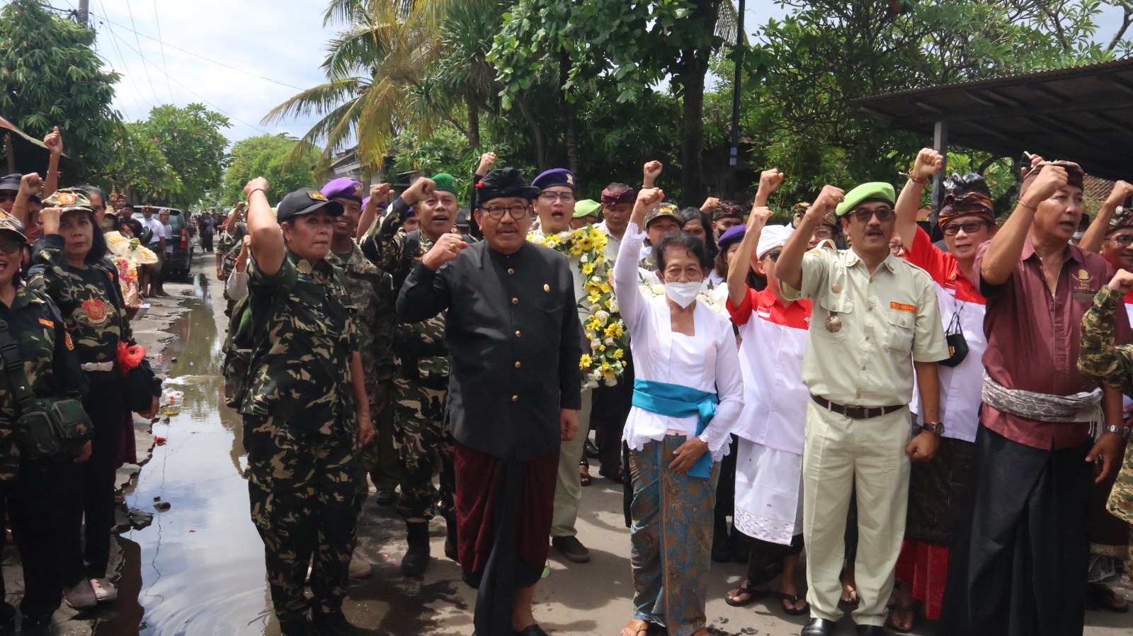 wakil-gubernur-bali-tjok-oka-sukawati-hadiri-pengabenan-guru-besar-pertanian-unud-prof-dr-ir-i-wayan-windia