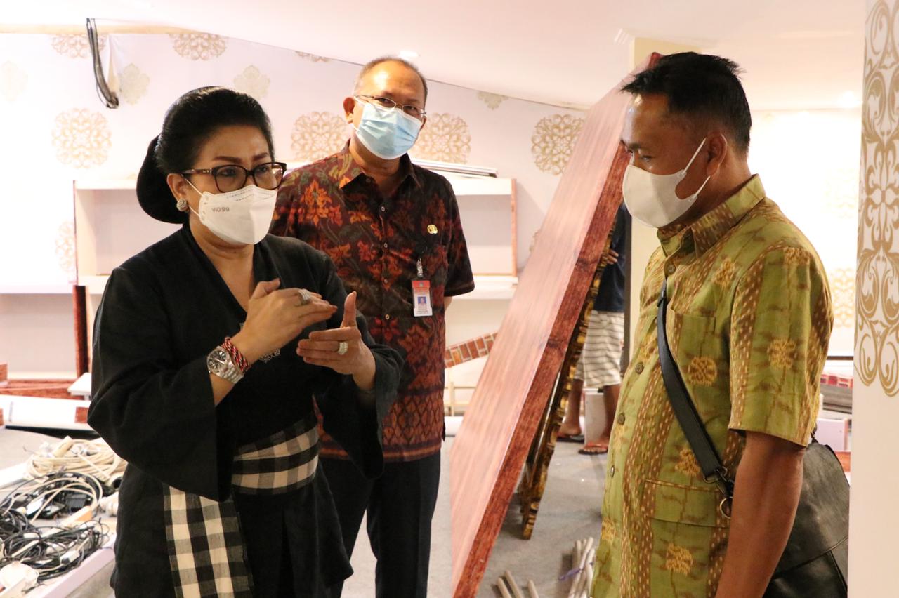 beri-pembekalan-peserta-ikm-bali-bangkit-iii-ny-putri-koster-tekankan-produk-asli-dan-kualitas