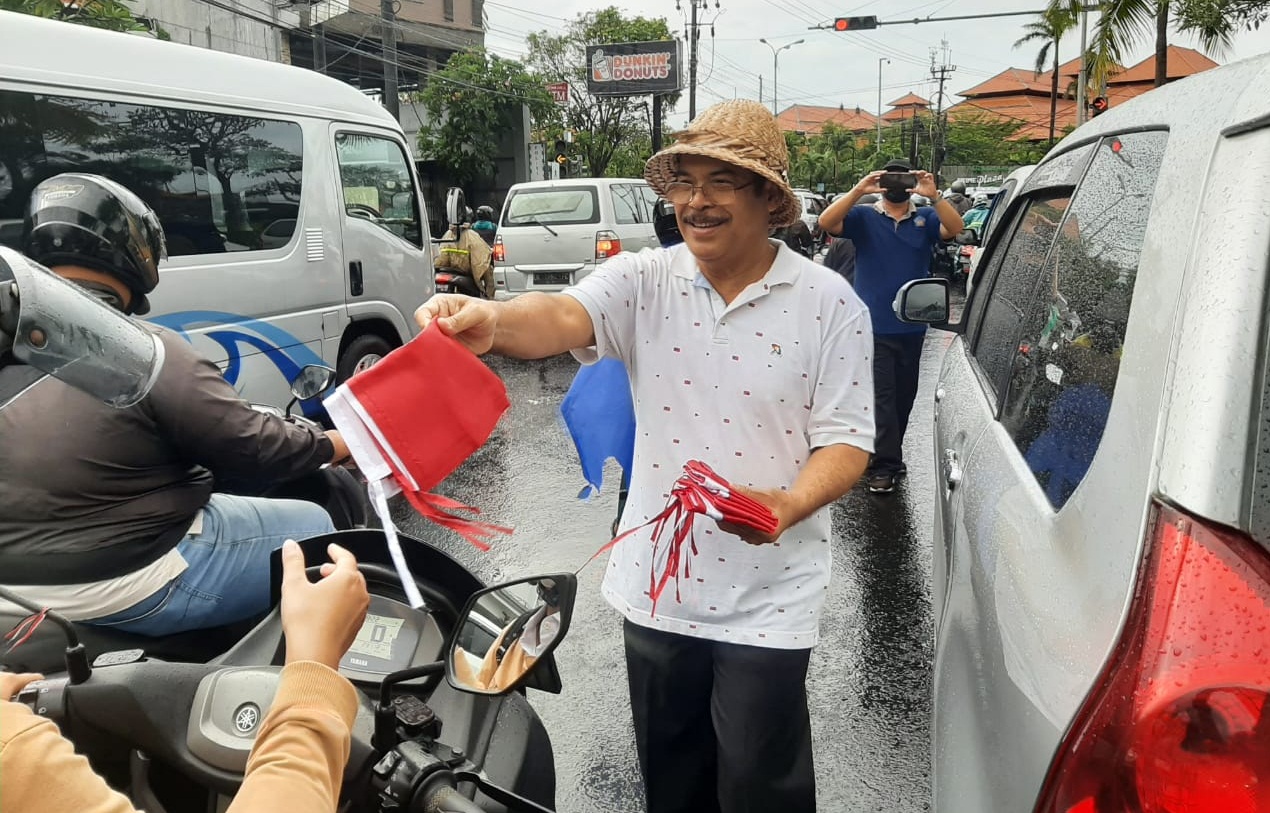 kepala-badan-kesbangpol-ajak-seluruh-staf-turun-ke-jalan-dukung-gerakan-pembagian-10-juta-bendera-merah-putih