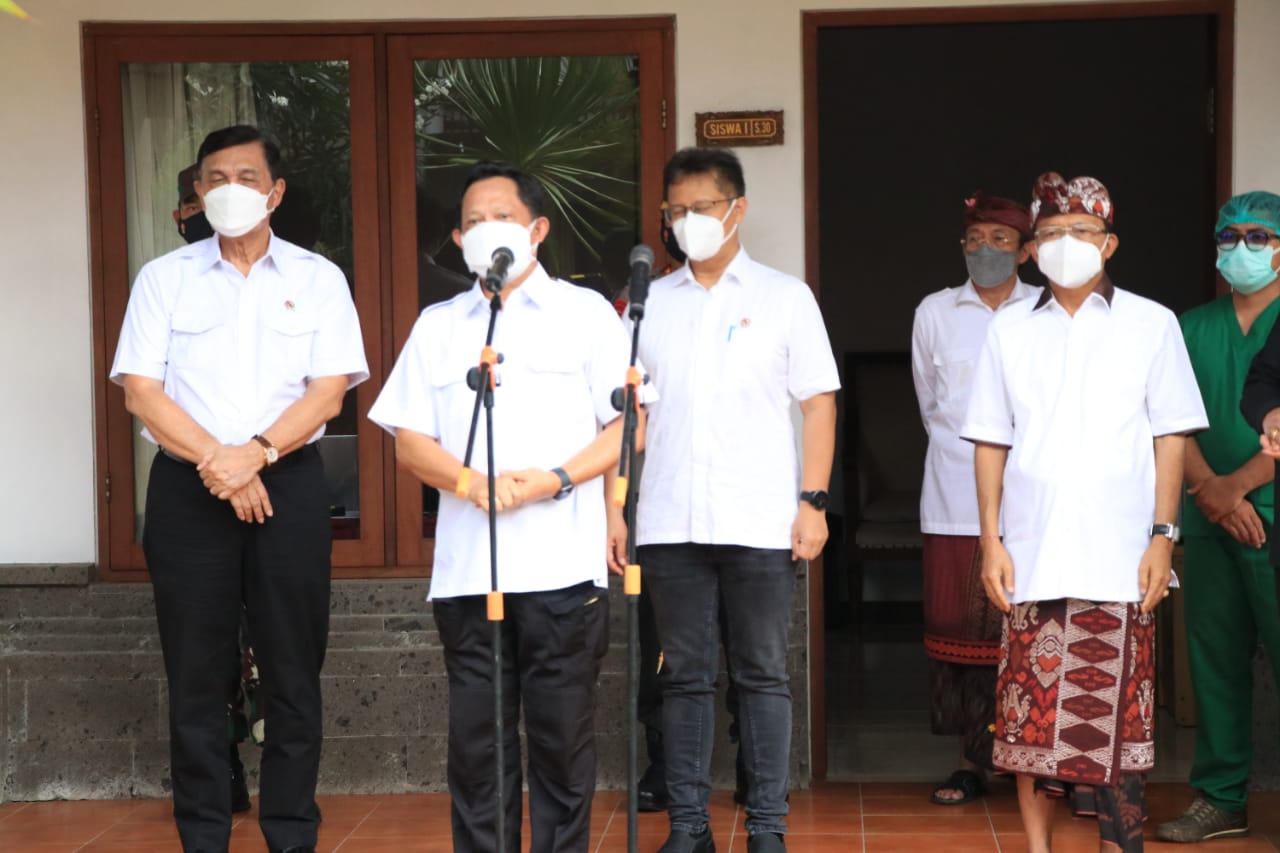 gubernur-bali-dampingi-menko-marves-mendagri-menkes-ri-meninjau-vaksinasi-dan-tempat-isoter