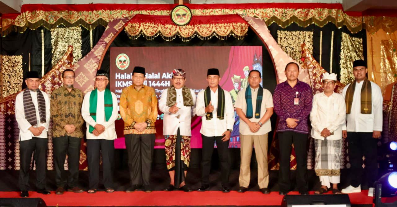 kaban-kesbangpol-bali-dampingi-wakil-gubernur-halal-bihalal-ikms
