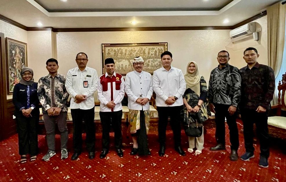 kaban-kesbangpol-bali-dampingi-wagub-terima-audensi-ikms