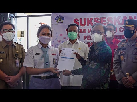 tegaskan-vaksinasi-aman-dan-menyehatkan-gubernur-wayan-koster-tinjau-vaksinasi-di-sma-4-denpasar
