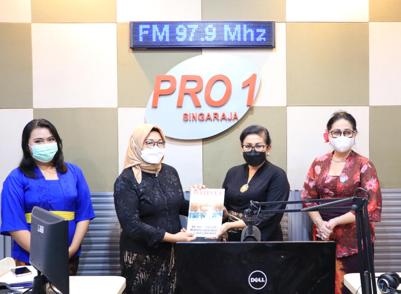 ny-putri-koster-selain-edukasi-gotong-royong-menjadi-pola-yang-wajib-dikembangkan-saat-pandemi-covid-19