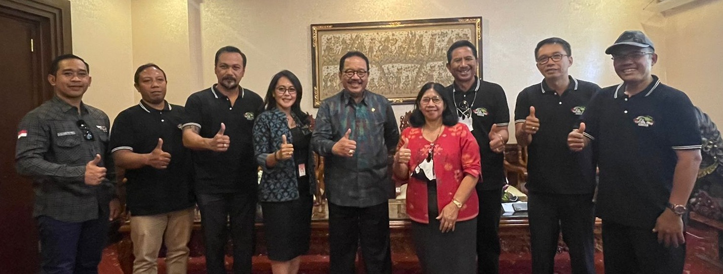 badan-kesbangpol-dampingi-wakil-gubernur-menerima-audensi-perkumpulan-land-cruiser-toyota