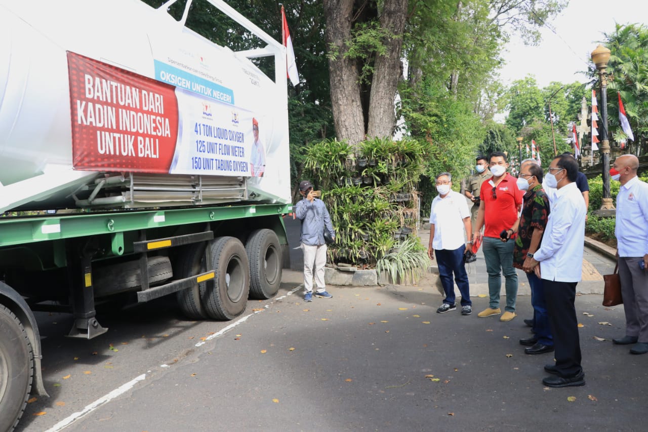 bali-terima-bantuan-41-ton-liquid-oksigen-120-unit-flow-meter-dan-150-unit-tabung-oksigen