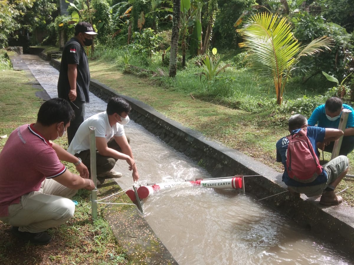 tingkatkan-kualitas-air-tim-dkbs-lukluk-bersama-sungai-watch-pasang-trashrack