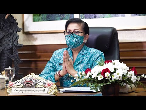 ketua-tp-pkk-provinsi-bali-ny-putri-koster-memberi-sambutan-pada-acara-webinar-paaredi