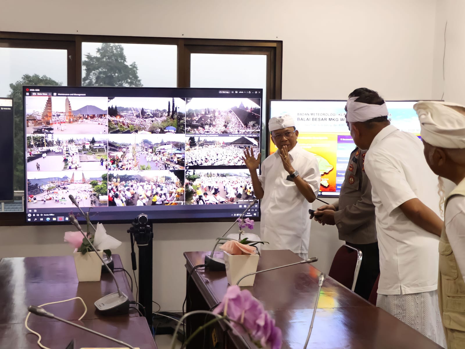 tinjau-comand-centre-gubernur-bali-wayan-koster-harap-dukungan-ibtk-lebih-optimal