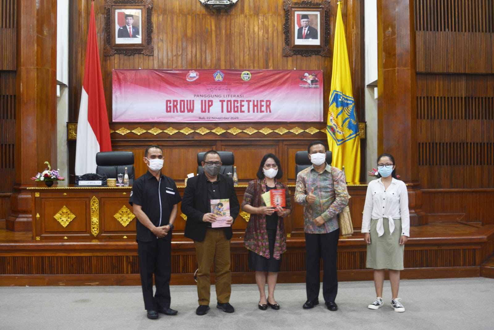 kegiatan-panggung-literasi-dengan-tema-grow-up-together