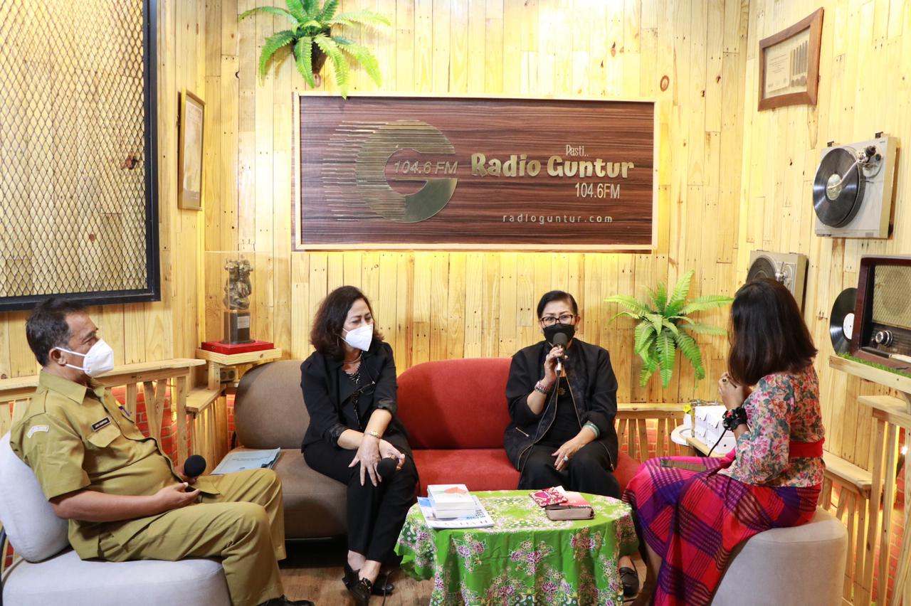 ny-putri-koster-ajak-wujudkan-desaku-bersih-tanpa-mengotori-desa-lain