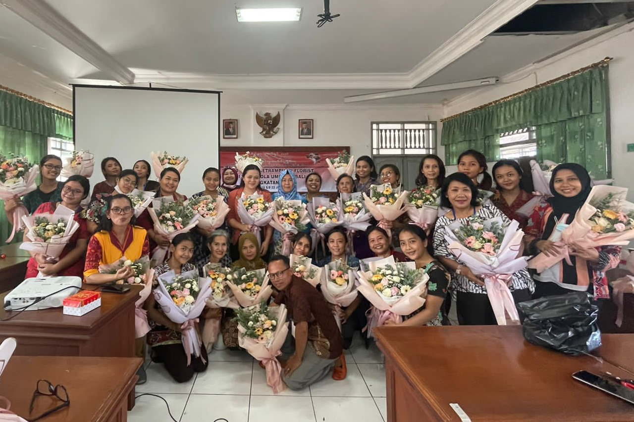 pelatihan-ketrampilan-florist-bagi-34-umkm-se-bali