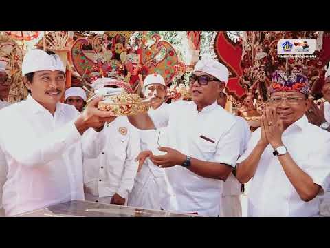 gubernur-koster-disambut-hangat-warga-pengempon-pura-dalem-gandamayu
