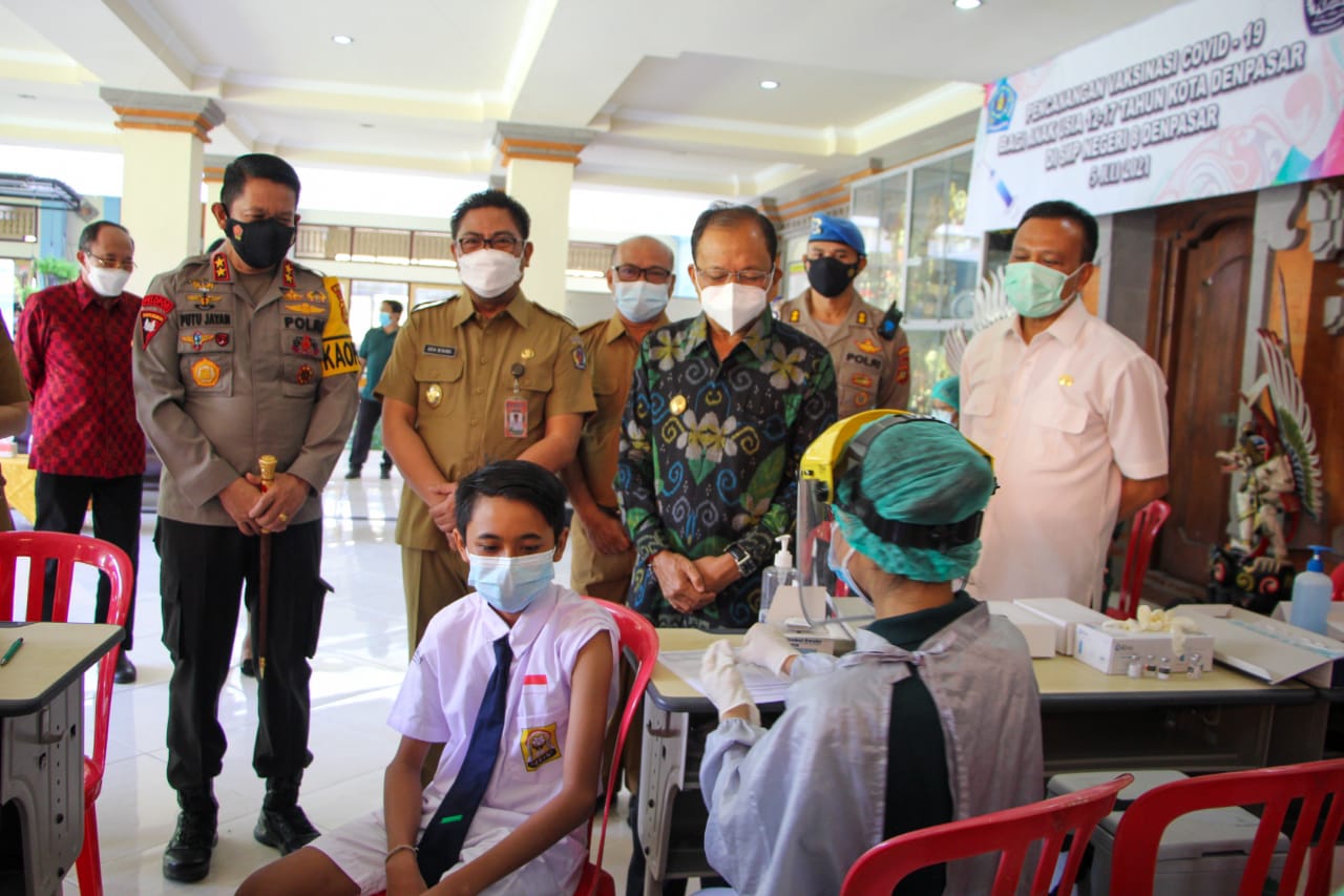 pencanangan-vaksinasi-covid-19-untuk-anak-anak-usia-12-17-tahun-dimulai-secara-serentak-di-bali