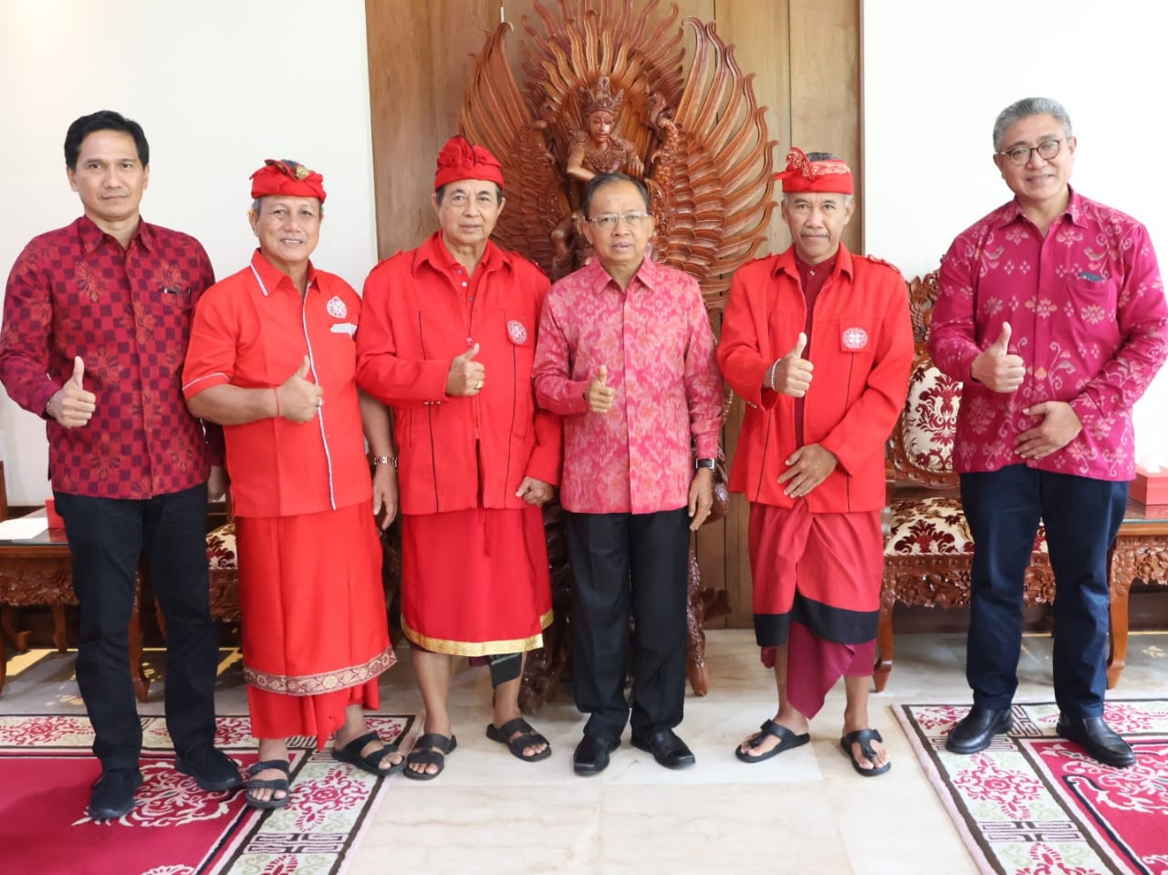 gubernur-bali-terima-audiensi-pengempon-pura-penataran-pande-tamblingan