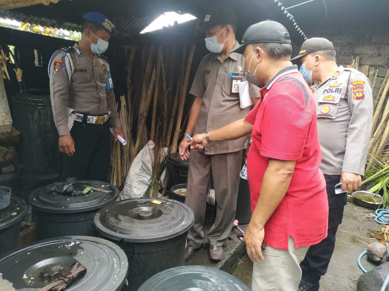 edukasi-petani-arak-dan-pengepul-tim-terpadu-turun-ke-sidemen-kerangasem