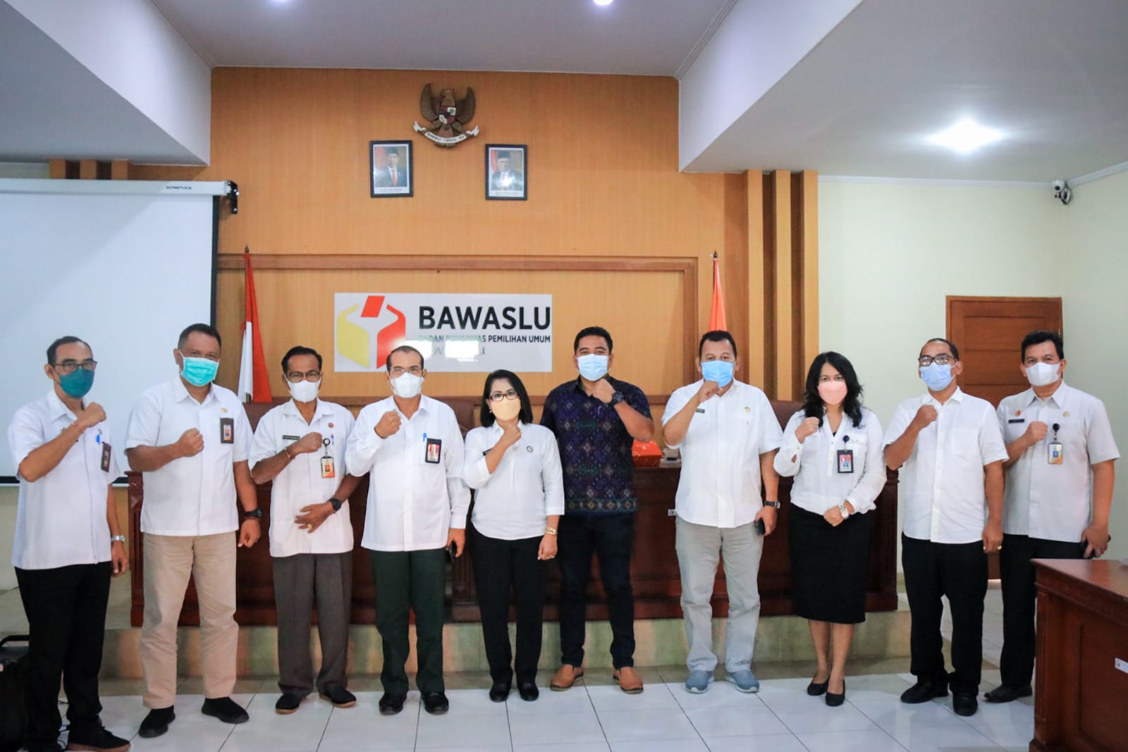kepala-badan-kesatuan-bangsa-dan-politik-provinsi-bali-dewa-putu-mantera-audiensi-dengan-bawaslu-provinsi-bali-dalam-rangka-silaturahmi-dan-sinergitas-untuk-menyongsong-pilkada-serentak-2024