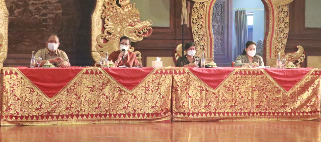 gelar-pameran-ikm-bali-bangkit-ii-ny-putri-koster-ajak-perajin-jaga-kualitas-dan-warisan-leluhur