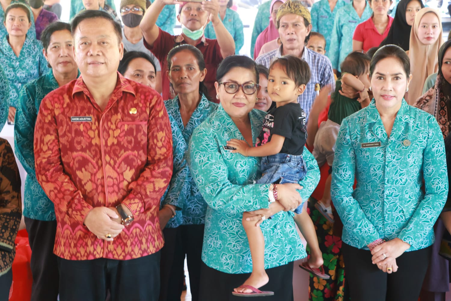 digelar-dua-hari-aksi-sosial-ketua-tp-pkk-bali-menyapa-dan-berbagi-di-jembrana-sasar-400-warga-kurang-mampu