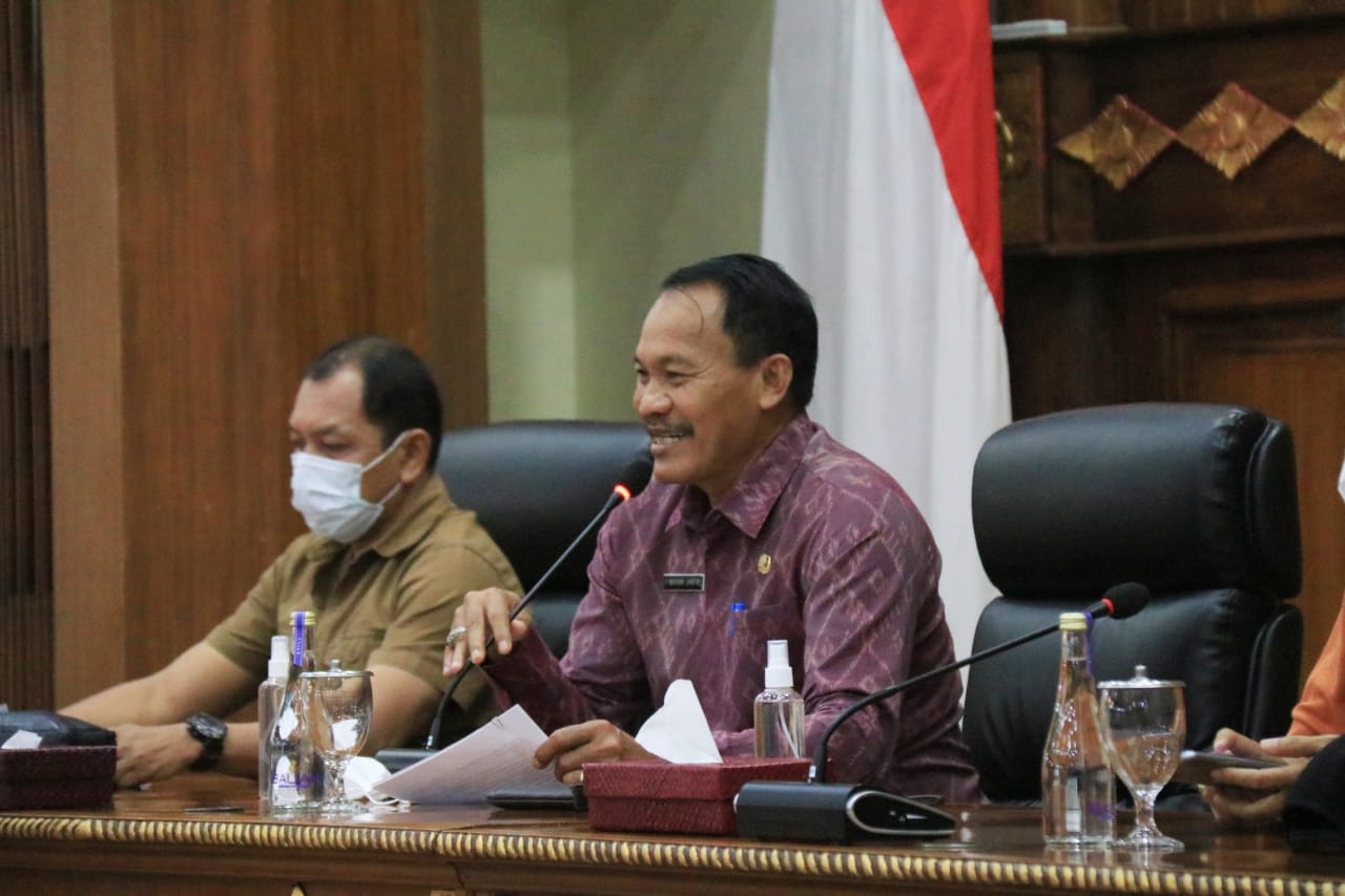 disiplin-diet-kantong-plastik-menurun-pemprov-kumpulkan-pengelola-pasar-di-denpasar