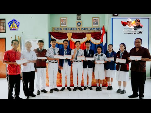 guru-sma-n-1-kintamani-mengajak-melestarikan-aksara-bali-dengan-menggunakan-keyboard-aksara-bali